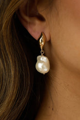 Arna Baroque Pearl Drop Earrings Gold/Pearl