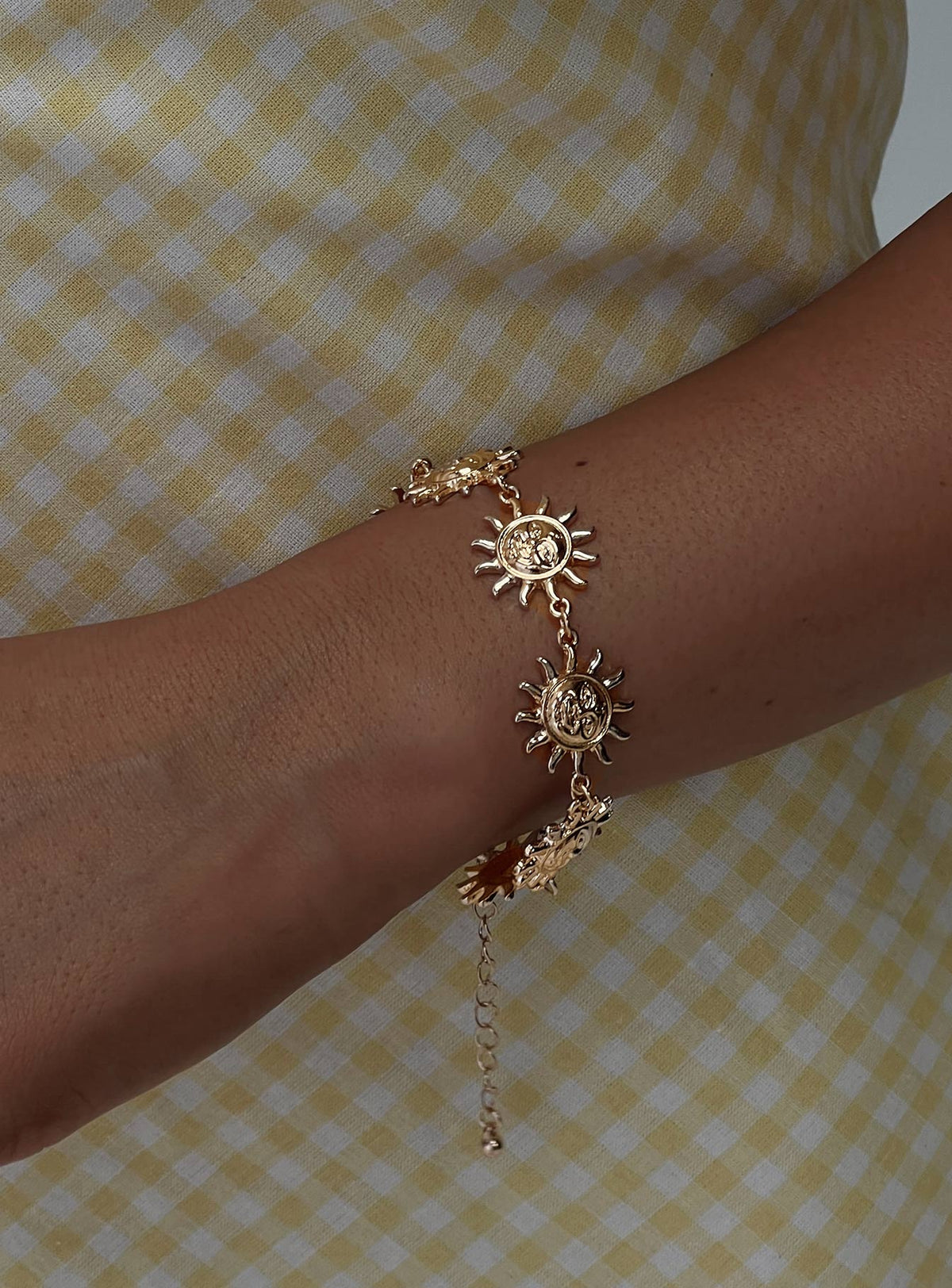 Worldwide Bracelet Gold